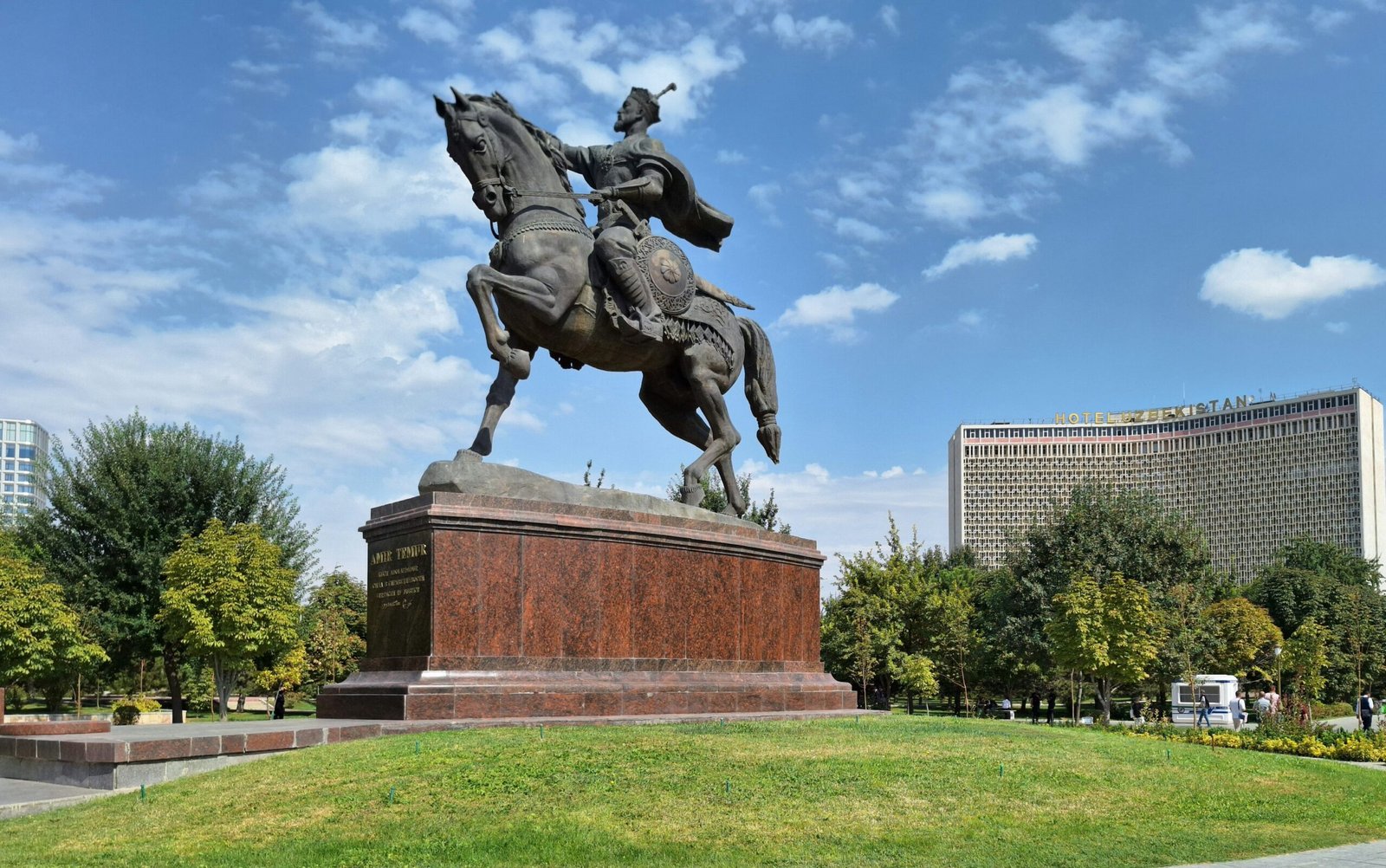 Tashkent: Private City Tour by Professional Guide with Car