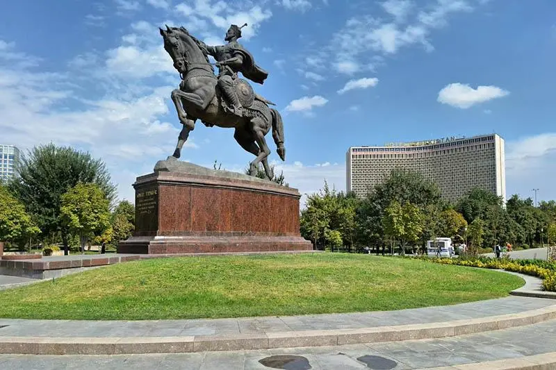 Tashkent: Private City Tour by Professional Guide with Car